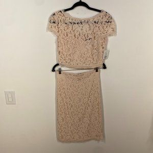 NWT DB Studio/ David’s Bridal/ 2 Piece Lace Crop/ Cap Sleeve/ Size 2
